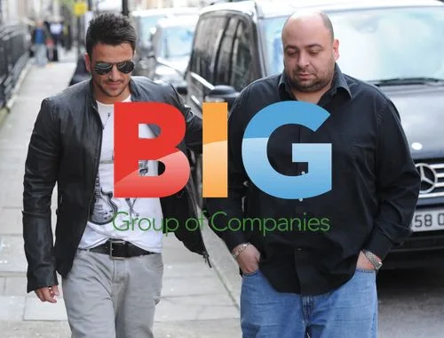 Peter Andre and Brothers Visit Hospital