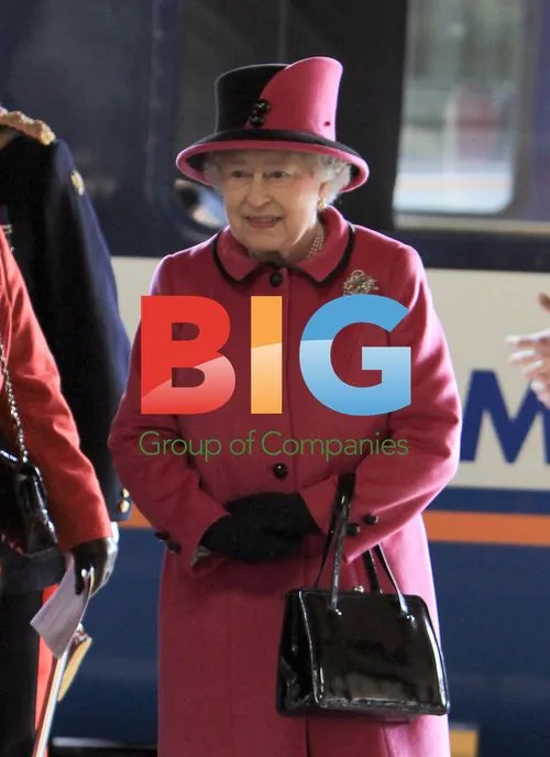 HRH Queen & Royals Arrive at Leicester Station