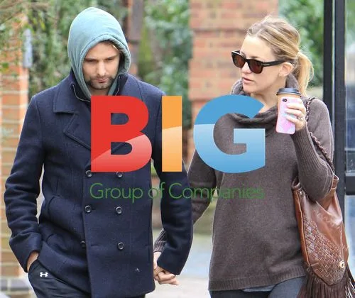 Kate Hudson and Matt Bellamy stroll in London