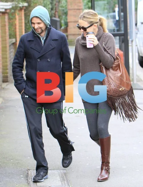 Kate Hudson and Matt Bellamy stroll in London