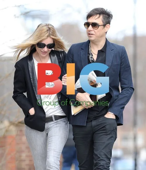 Kate Moss and Jamie Hince Strolling Arm-in-Arm