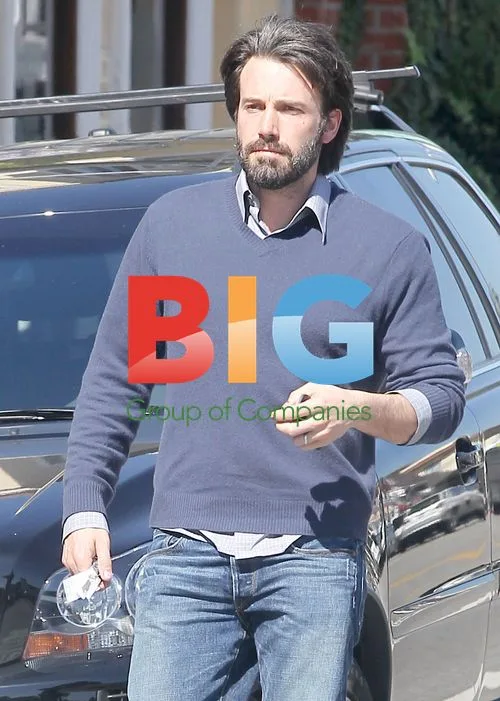 Ben Affleck Runs Errands in Brentwood