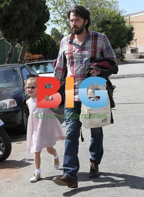 Ben Affleck picks up daughter Violet from ballet