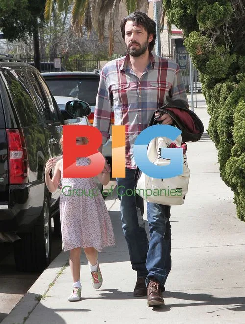 Ben Affleck Picks Up Daughter Violet From Ballet Class