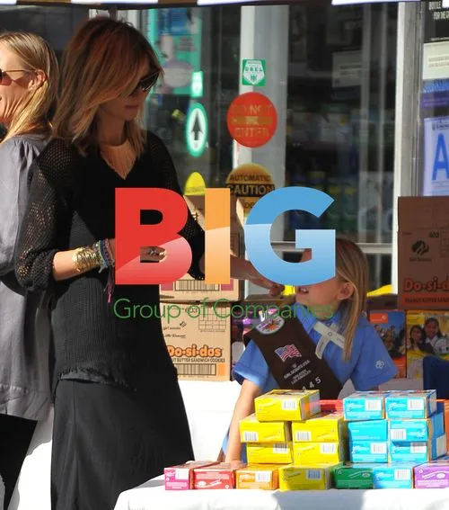 Heidi Klum Supports Daughter's Girl Scout Cookie Stand
