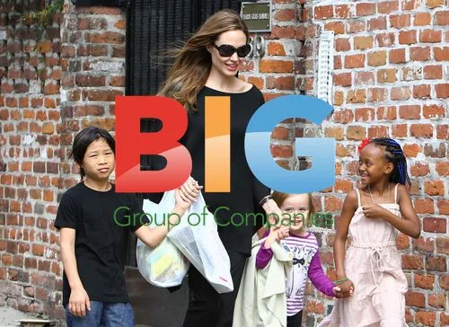 Angelina Jolie Strolls with Children in New Orleans