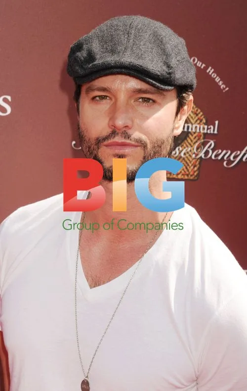 Jason Behr at John Varvatos Stuart House Benefit