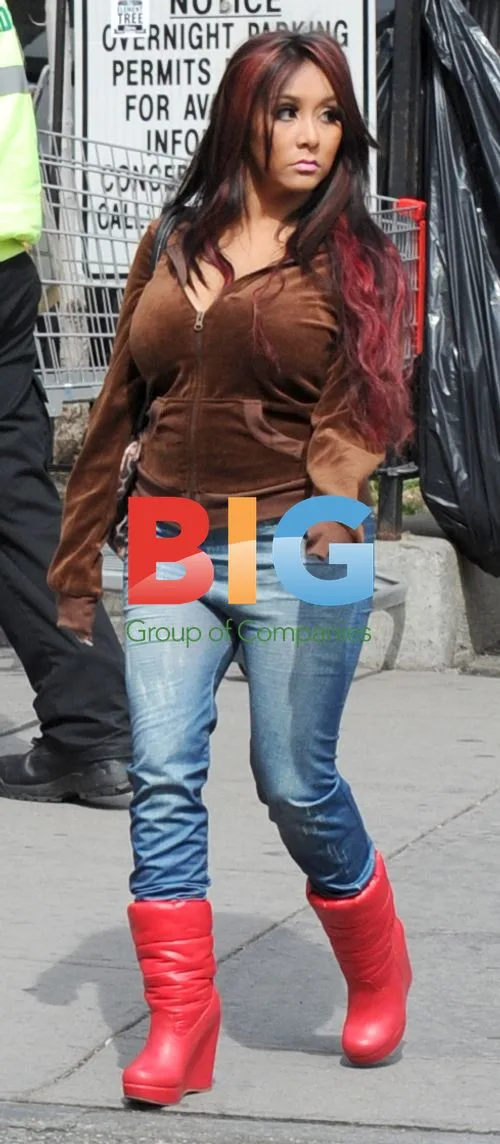 Snooki and JWoww on Set of 'Snooki and JWoww vs. the World'