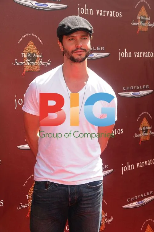 Jason Behr at John Varvatos Stuart House Benefit