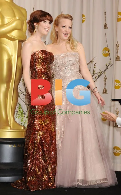 Ellie Kemper and Wendi McLendon-Covey at Oscars Press Room