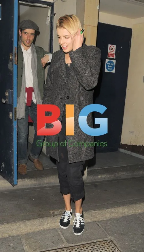 Agyness Deyn leaves theatre after performance