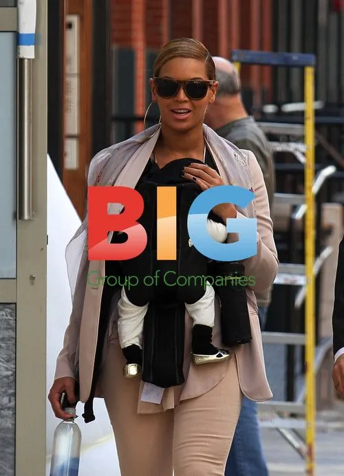 Beyonce and Baby Blue Tribeca Stroll
