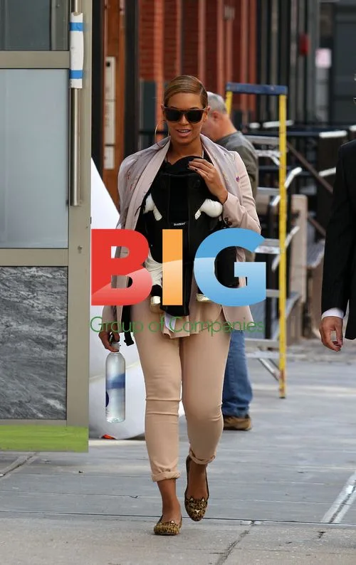 Beyonce and Baby Blue Stroll in Tribeca