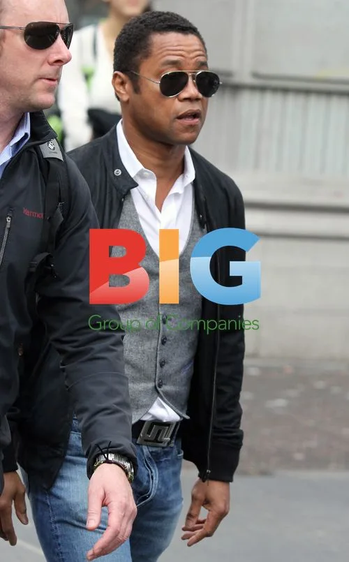 Cuba Gooding Jr. Walks in NYC