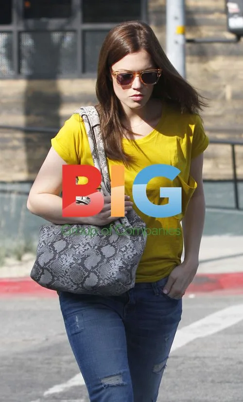 Mandy Moore at Wax Salon