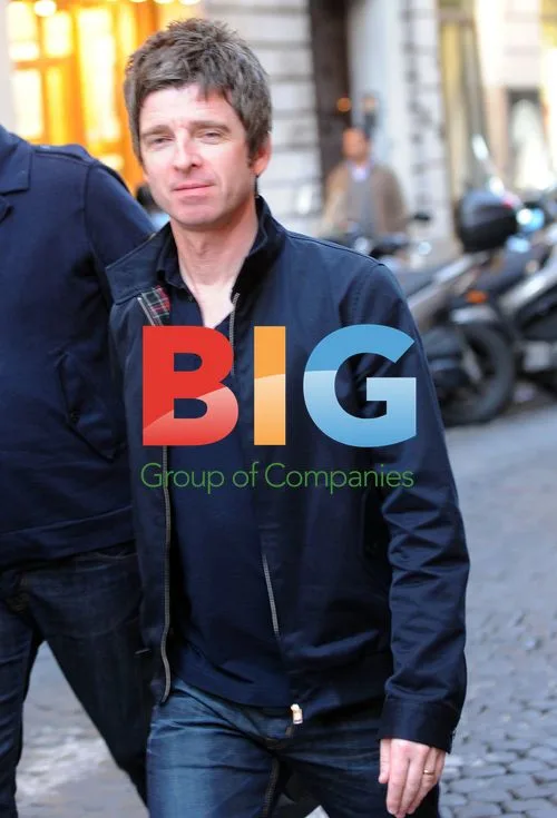 Noel Gallagher Shopping in Rome
