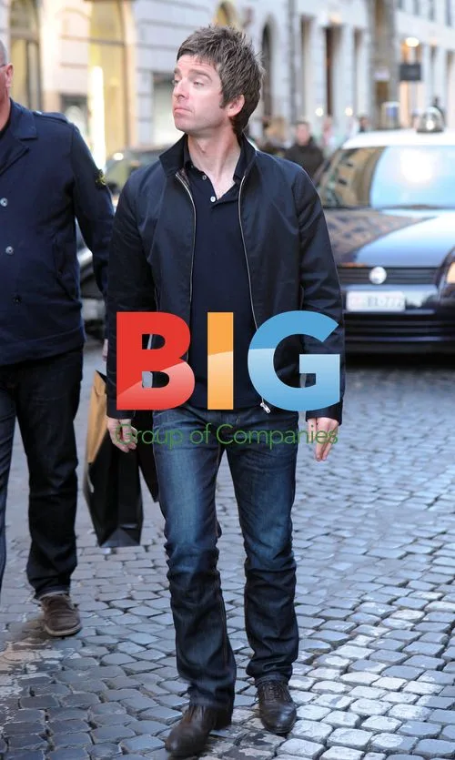 Noel Gallagher Shopping in Rome