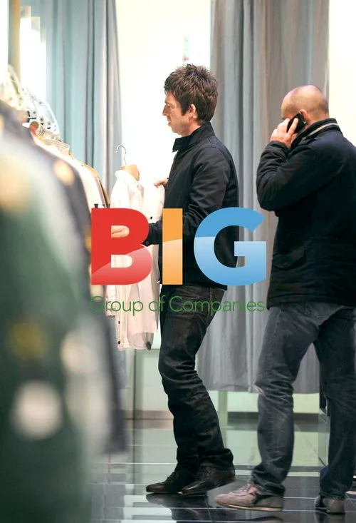 Noel Gallagher Shopping in Rome