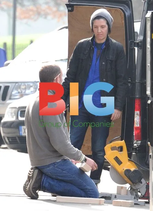 Sharleen Spiteri chatting with builder in London