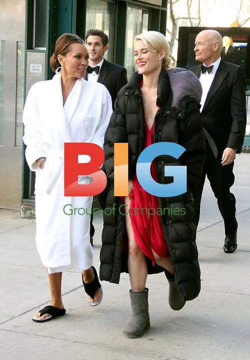 Vanessa Williams, Rachael Taylor on "666 Park Ave" set