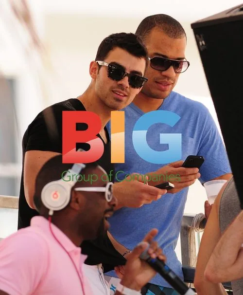 Joe Jonas, DJ Irie, Elsa Hosk and Chanel Iman at Victoria\'s Secret Spring Break