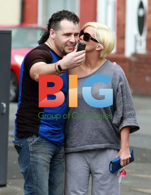 Kerry Katona and Boyfriend Stopped by Fan