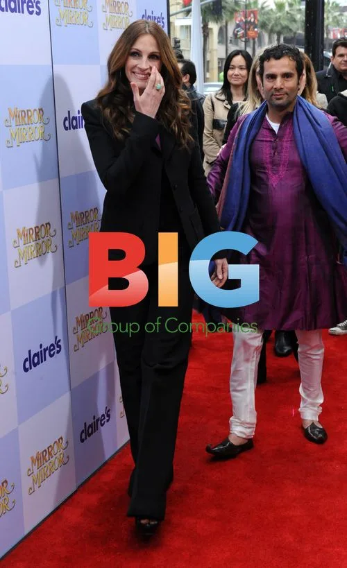 Julia Roberts & Tarsem Singh at 'Mirror Mirror' Premiere