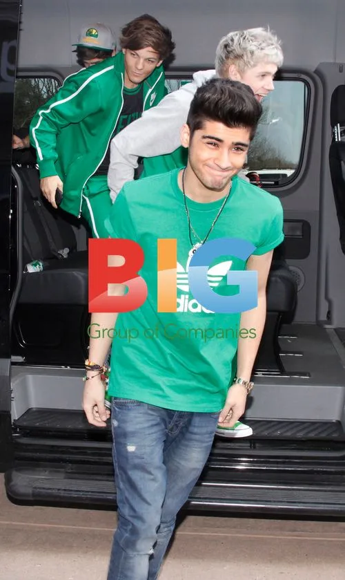 One Direction at Walmart CD Signing