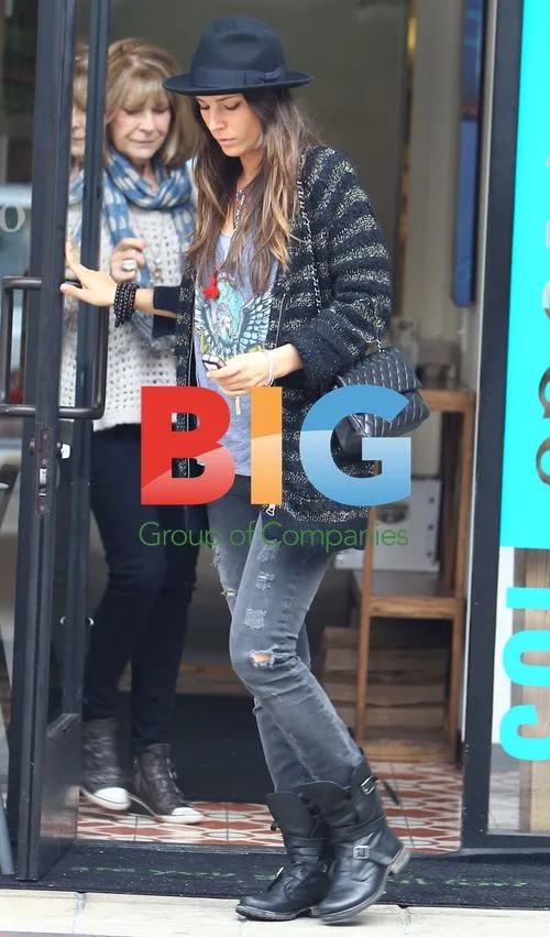 Russell Brand and girlfriend Oriela getting cozy