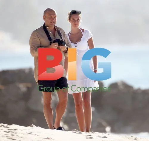 Gregg Wallace Photographs Wife on Caribbean Vacation