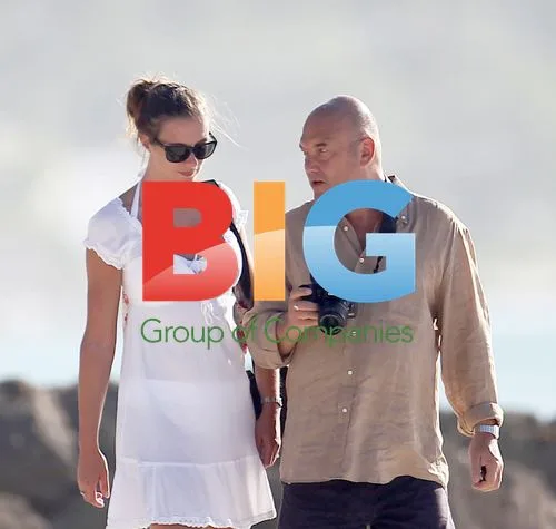 Gregg Wallace Photographs Wife on Caribbean Holiday