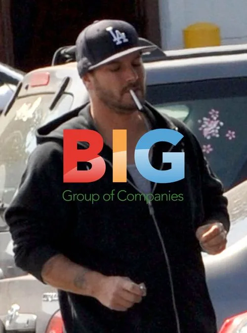 Kevin Federline Shops with Baby at Costco