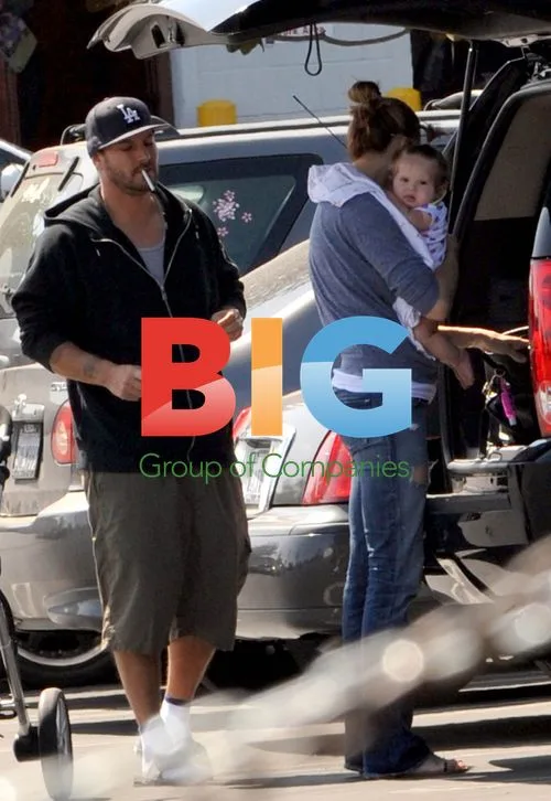Kevin Federline and Victoria Prince with baby at Costco