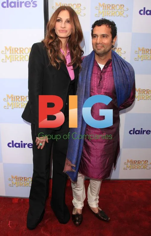 Julia Roberts & Tarsem Singh at 'Mirror Mirror' Premiere