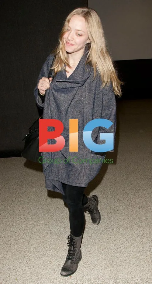 Amanda Seyfried Arrives at LAX