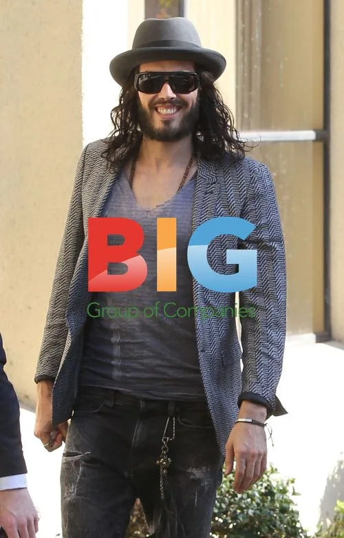 Russell Brand & Girlfriend Arrive at Office