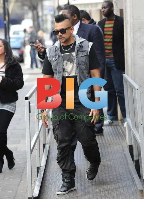 Sean Paul Leaving Radio 1 Studios