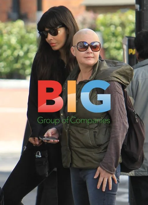 TV Presenters Gail Porter and Jameela Jamil Chatting in London