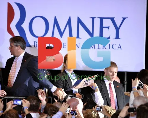 Mitt Romney Greeting Supporters