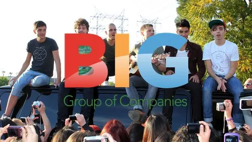 The Wanted Perform for Fans on Van