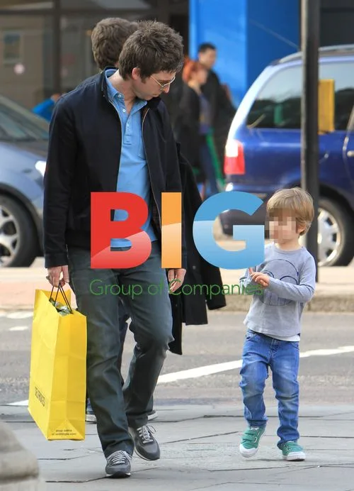 Noel Gallagher Shopping with Son
