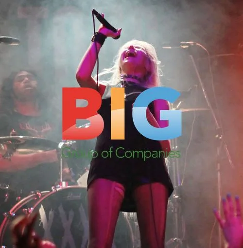 Taylor Momsen Performs with The Pretty Reckless