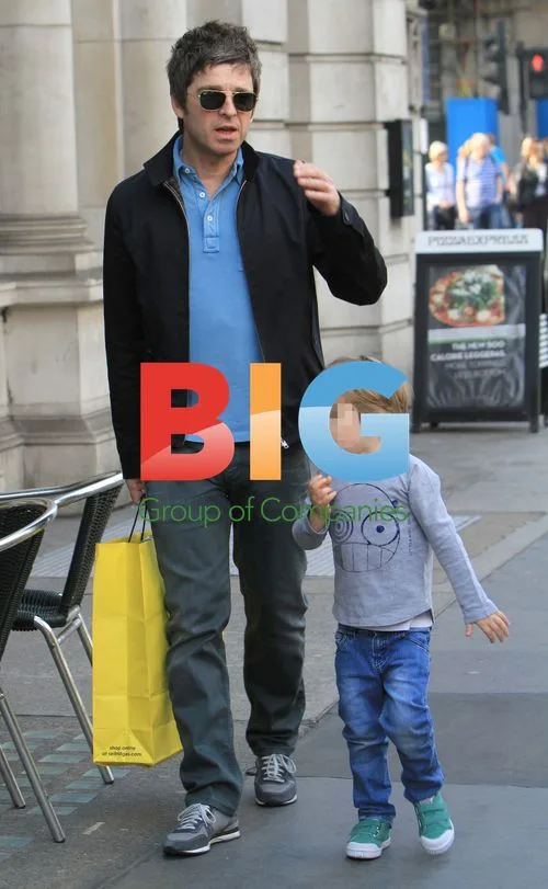 Noel Gallagher Shopping with Son in London