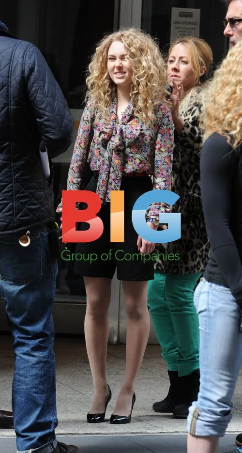 AnnaSophia Robb as Carrie Bradshaw on 'The Carrie Diaries' Set