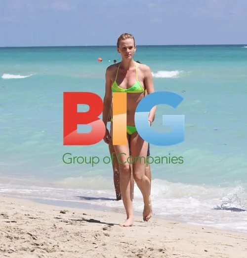 Irina Shayk and Anne Vyalitsyna at Miami Beach