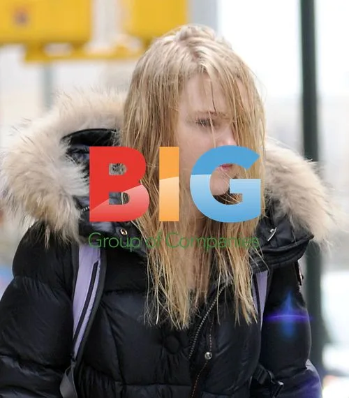 AnnaSophia Robb walking in Soho, NYC
