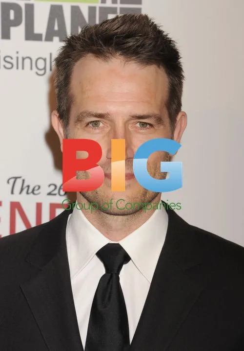 Michael Vartan at 26th Genesis Awards