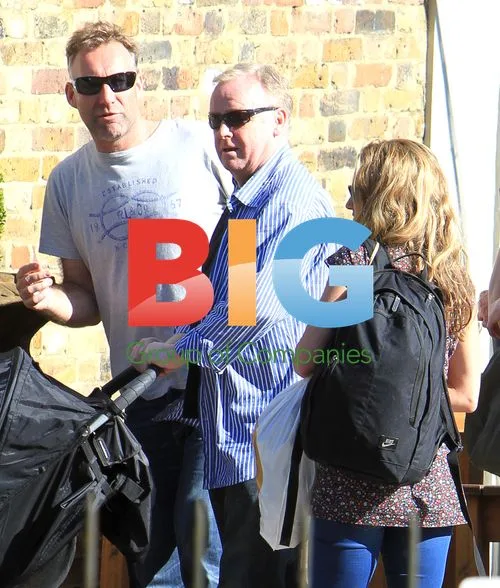 Les Dennis Leaves Pub in Highgate