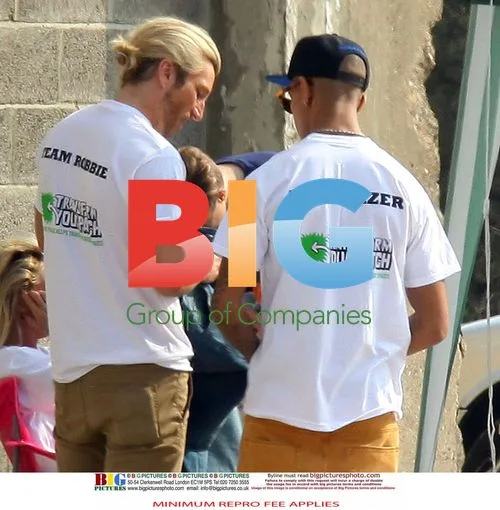Celebrities compete for charity cash