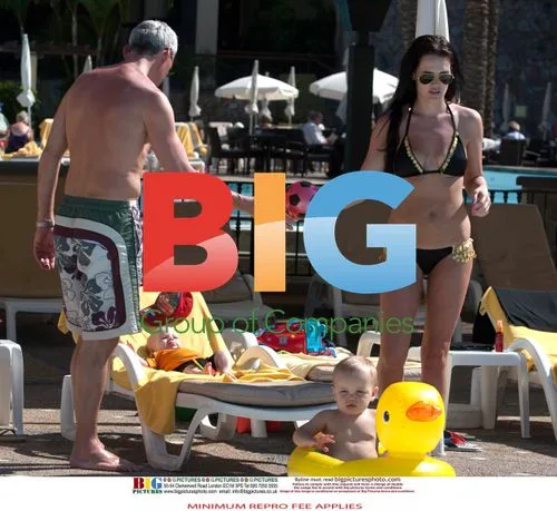 Danielle Lloyd Relaxes With Family on Vacation